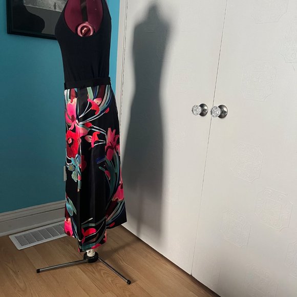 NWOT Stunning Floral Skirt from Marks & Spencer - Picture 3 of 9